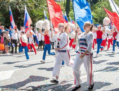 30 тысяч человек стали участниками Первомайской демонстрации в Сочи 