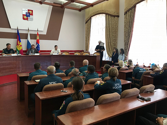 Сочинских инспекторов "водной безопасности " поздравили с юбилеем ГИМС