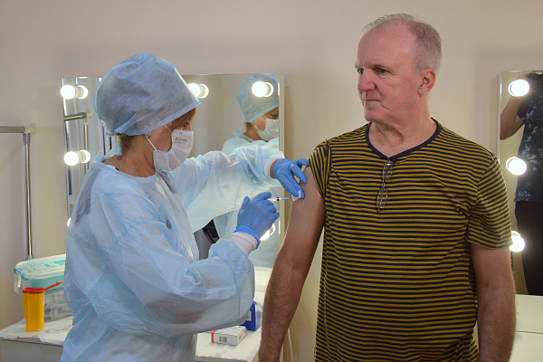 В Сочи началась выездная вакцинация трудовых коллективов от гриппа